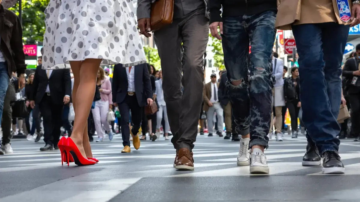 מומחים לפסיכולוגיה קובעים שהבחירה בנעליים לא רק חושפת את הסגנון שלך אלא גם עשויה להעיד על רמת הביטחון והמורכבויות שלך